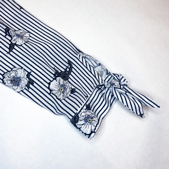 Suzy Shier blouse - Picture 5 of 5